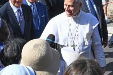 León XIV llega a Castel Gandolfo tras más de una década sin vacaciones papales: «Le dará más vida al pueblo»