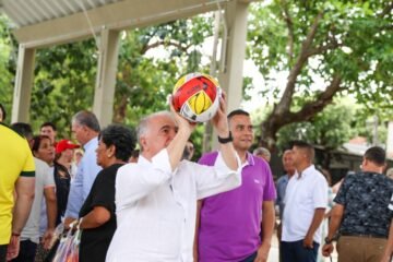 Los Cámbulos estrena polideportivo cubierto
