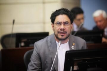 Iván Cepeda anunció acciones legales contra hijos de Uribe