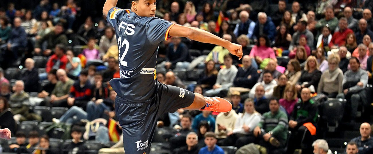 Marcos Fis, la última joya del balonmano español de apellido conocido: «Mi padre me insistía, me entrenaba en el parque»