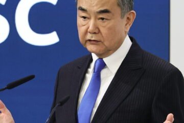 China pide prudencia a Estados Unidos sobre Irán y el hijo del ‘sha’  pide a Trump que «ayude» a su pueblo