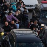 La aviación israelí bombardea Beirut mientras cientos de miles de personas huyen: «Salvad vuestras vidas»