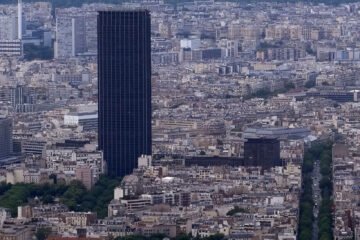 La «metamorfosis» de la torre más odiada de París