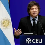 Milei arranca los aplausos del público al hacer referencia a las joyas de Zapatero en su discurso en la Universidad CEU San Pablo
