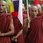 Un niño de 11 años atropella con una camioneta a una peregrinación en Tailandia  y mata a ocho monjes budistas