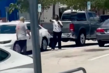 Una mujer mata a un ex militar tras una disputa por un aparcamiento en un centro comercial de Florida