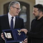 Starmer, condecorado por Zelenski en su última visita a Ucrania como primer ministro británico