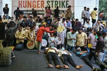 La Policía india hospitaliza por la fuerza al activista Sonam Wangchuk en el día 21 de su huelga de hambre