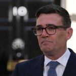 Andy Burnham llega al cargo de primer ministro británico con un moderado giro a la izquierda