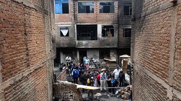 Al menos 10 miembros de una familia mueren en un incendio en Lima