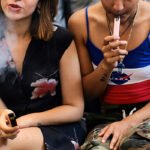Dos policías acaban en el hospital tras manipular vapeadores de marihuana incautados en Irlanda