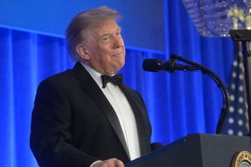 Trump arremete contra las «noticias falsas» en la cena de corresponsales de la Casa Blanca