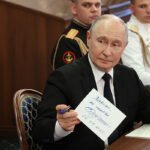 Putin exige actuar con firmeza ante los intentos de detención de cargueros