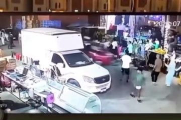 Una mujer atropella a 15 personas en una cafetería en Egipto al confundir el freno con el acelerador mientras aprendía a conducir