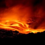 La erupción del Etna provoca el cierre del aeropuerto de Catania, en Sicilia: «Hay ceniza volcánica y mucho viento»