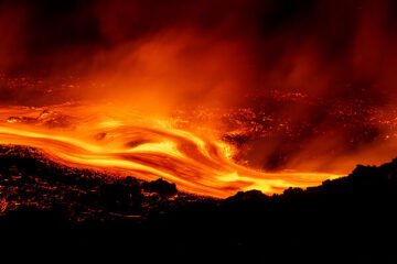 La erupción del Etna provoca el cierre del aeropuerto de Catania, en Sicilia: «Hay ceniza volcánica y mucho viento»