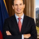 El príncipe Alois de Liechtenstein anuncia que las mujeres podrán acceder al trono, en medio de una gran contestación ciudadana por su intransigencia con el aborto