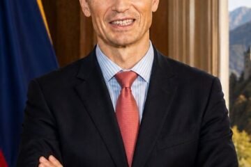 El príncipe Alois de Liechtenstein anuncia que las mujeres podrán acceder al trono, en medio de una gran contestación ciudadana por su intransigencia con el aborto