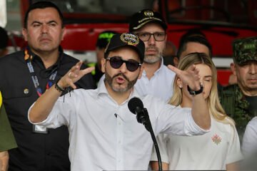 El presidente de Colombia pide a Trump la suspensión temporal de los aranceles por el terremoto
