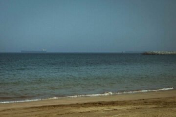 Un proyectil no identificado impacta en un petrolero frente a las costas de Omán