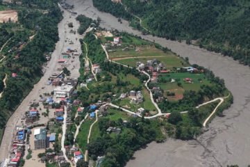 Nepal urge a la población a alejarse de las riberas por el colapso de otro lago en la zona afectada por la riada