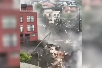 Complicados rescates con cientos de muertos y desaparecidos en Nepal y el Tíbet tras la catastrófica riada