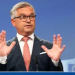 Bruselas desvincula la regularización de migrantes de la crisis de Ceuta aunque la ve una «mala señal» para Europa