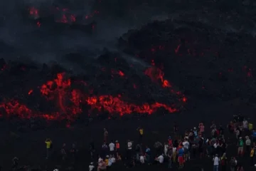 La nueva actividad del volcán Etna en Sicilia obliga a cerrar el aeropuerto de Catania