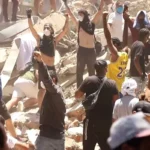 Búsqueda desesperada de supervivientes entre los escombros en Colombia: «¡Silencio, por favor!»