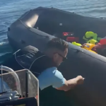 Detenido un ultra británico que acuchilló un bote inflable de migrantes con una persona a bordo