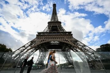 El escándalo que hizo temblar la torre Eiffel