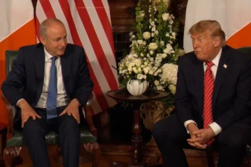 Donald Trump dice que le encantaría ver a una Irlanda unida en su visita oficial al país