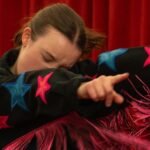 Sunny Dancer: Bella Ramsey en el campamento quimio (***)