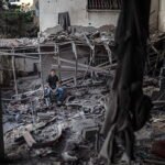 Un bombardeo israelí contra un vehículo mata al director de una organización humanitaria en Gaza y deja una decena de heridos