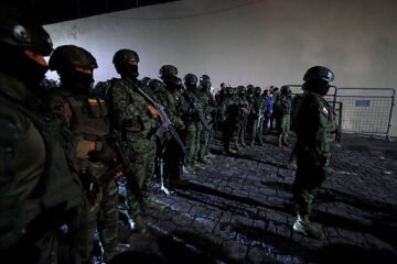 Al menos ocho presos muertos y diez heridos en dos motines en cárceles de Ecuador