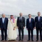 Estambul acoge un encuentro diplomático internacional para frenar una región que se desborda
