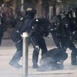 Enfrentamientos entre la Policía y los manifestantes en Marsella: «Estamos aquí incluso si Macron no quiere»
