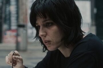 Esta soledad: Un robusto y brillante ejercicio de cine desde la fragilidad (****)