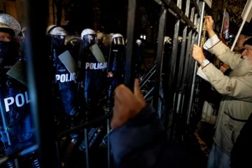 Antidisturbios impiden el acceso a la Corte Constitucional tras escalar la crisis en Polonia