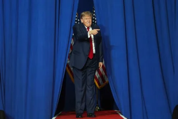 La Administración Trump ataca sin distinción a países, líderes o a la Justicia y presume de ello